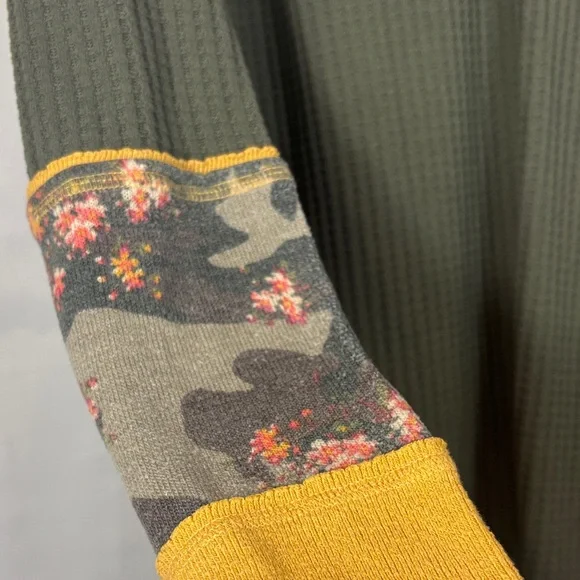 We The Free Green V-Neck Waffle Knit Top with Patterned Sleeves - Picture 6 of 8